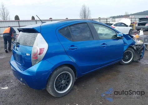 2014 Toyota Prius C Four from USA, damaged, VIN JTDKDTB31E1059467